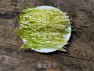 #快手素菜#pea Sprouts Mixed with Carrot Shreds recipe