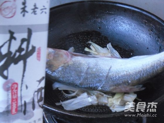 Grilled Silver Carp with Green Onions recipe