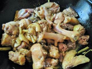 Stir-fried Chicken with Basil Roadside Jingjing recipe