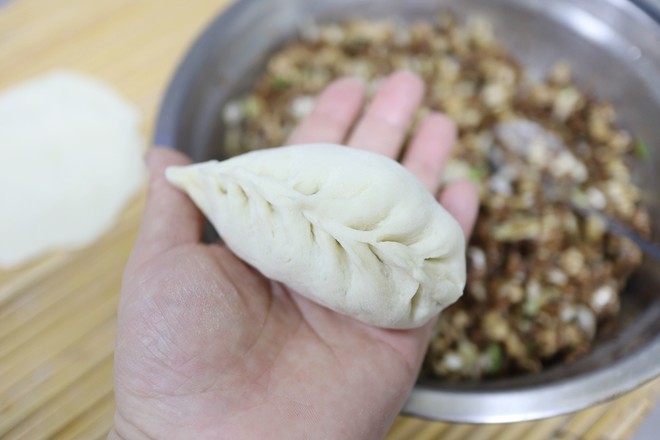 Steamed Buns with Deer Antler and Mushroom Sauce recipe