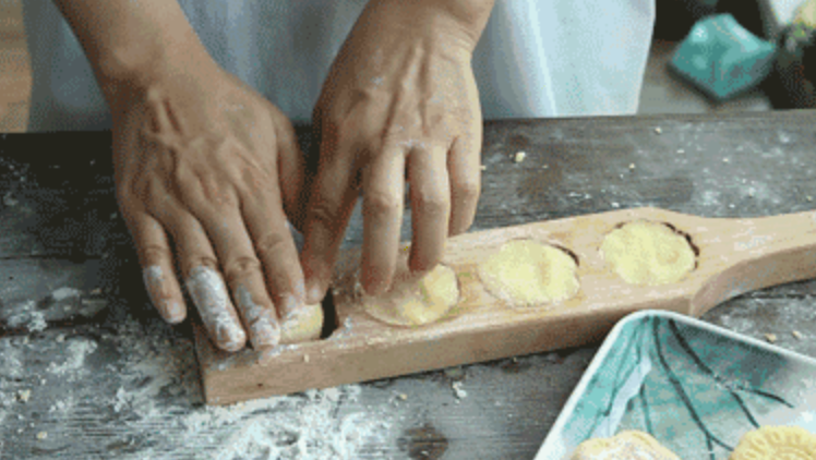 Healthy Low-sugar Version of Mung Bean Cake, A Favorite for The Elderly and Children recipe