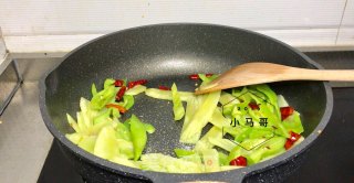 Stir-fried Bamboo Shoots with Green Pepper recipe