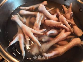 Home Cooking-braised Chicken Feet recipe