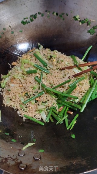 Fried Rice Noodles with Squid recipe