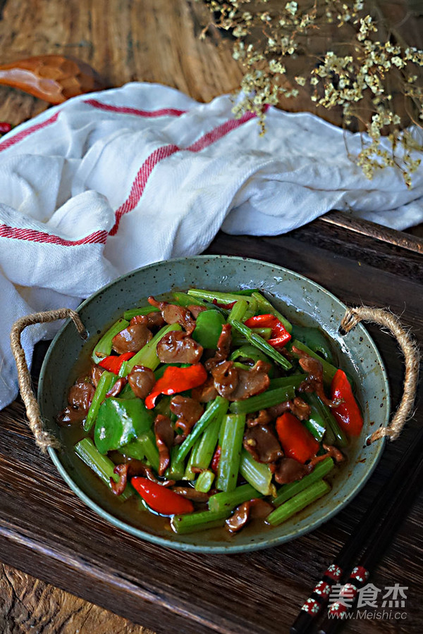 Stir-fried Chicken Gizzards with Celery recipe