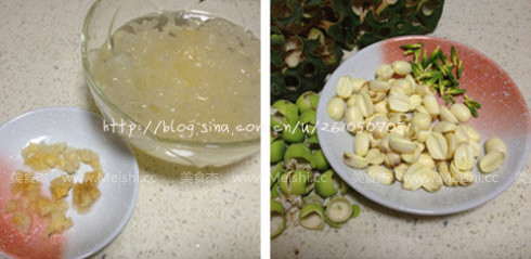 Fresh Lotus Seed and White Fungus Soup recipe