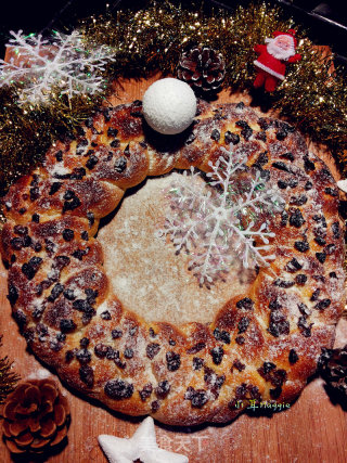 Whole Wheat Christmas Wreath Bread (hand-kneaded Dough) recipe