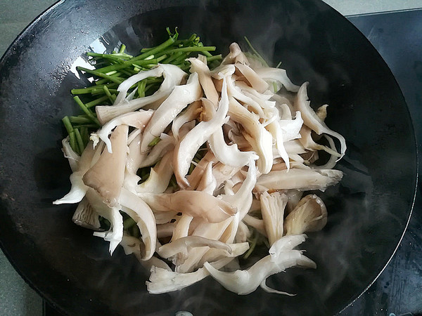 Stir-fried Mushrooms with Artemisia recipe