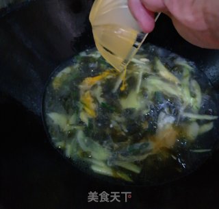 Cucumber Seaweed Egg Soup recipe