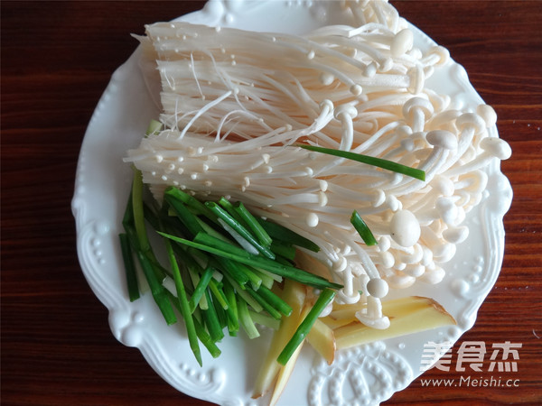 Golden Needle Mushroom Grilled Pond Mackerel recipe