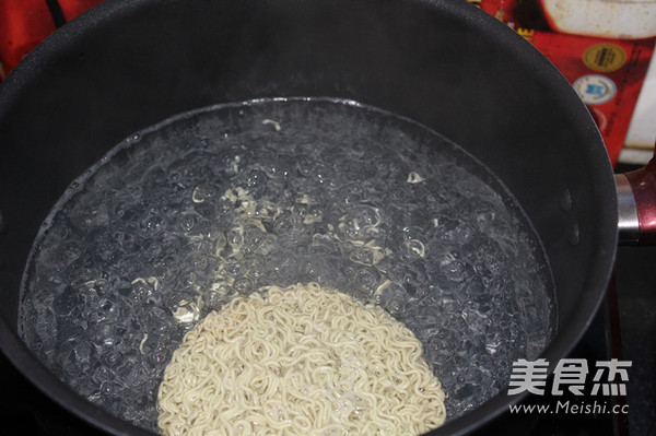 Mushrooms, Rape, Pea Noodles recipe