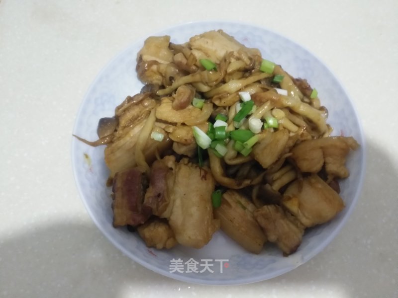 Stir-fried Pork Belly with Crab Mushroom recipe