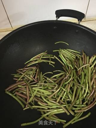 Stir-fried Shredded Pork with Artemisia recipe