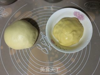 Egg Yolk Cake with Xue Mei Niang recipe