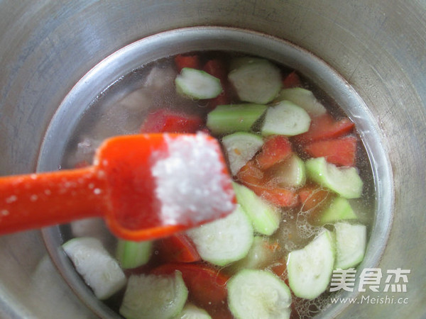 Tomato Long Melon Pork Rib Soup recipe