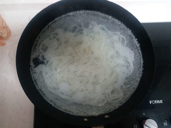 [auspicious Ruyi] Rice Noodles Simmered in Chicken Soup recipe