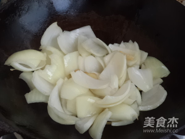 Grilled Sea Cucumber with Onion recipe