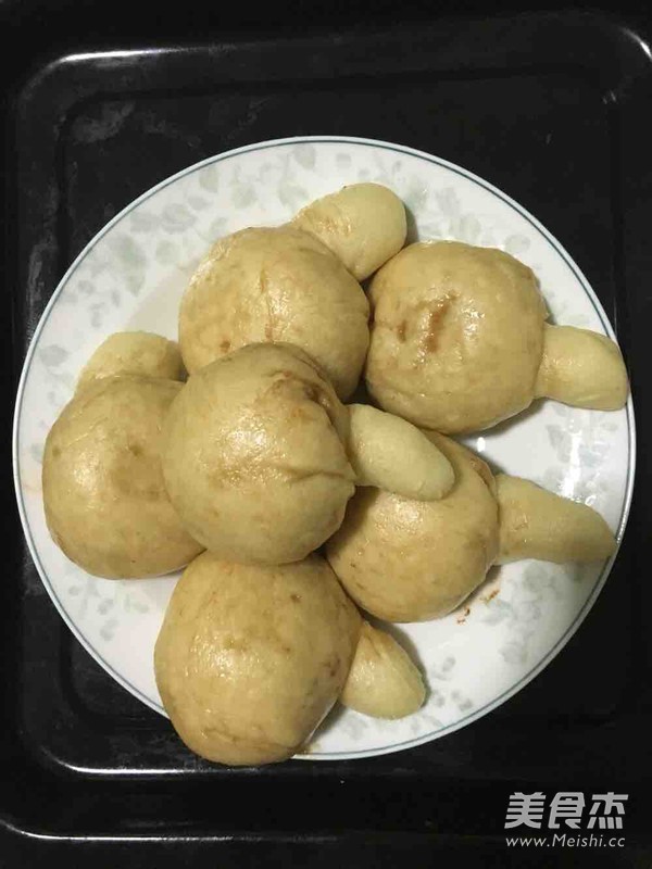 Mushroom Red Bean Buns recipe