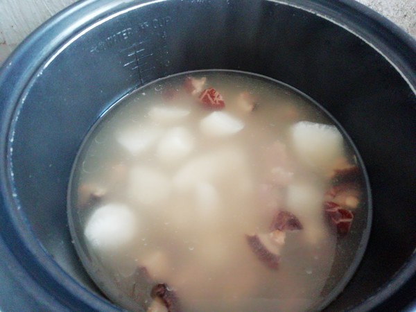 Stewed Pork Ribs Soup with Mushroom and Radish recipe