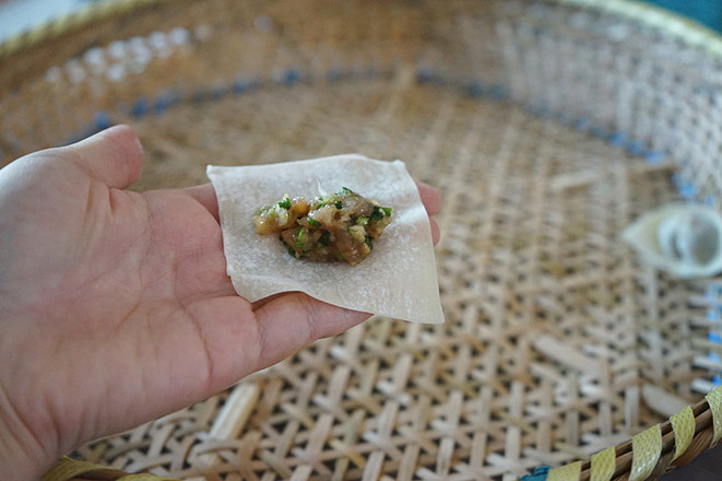 Appetizing Shrimp Wontons in Tomato Soup recipe
