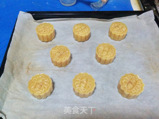 Cantonese-style Lotus Paste and Egg Yolk Mooncakes recipe