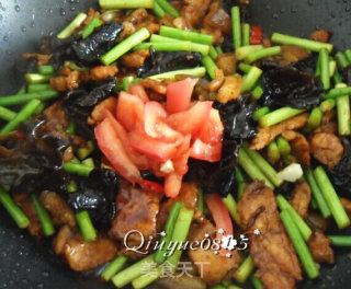 Stir-fried Pork with Garlic Moss Fungus recipe