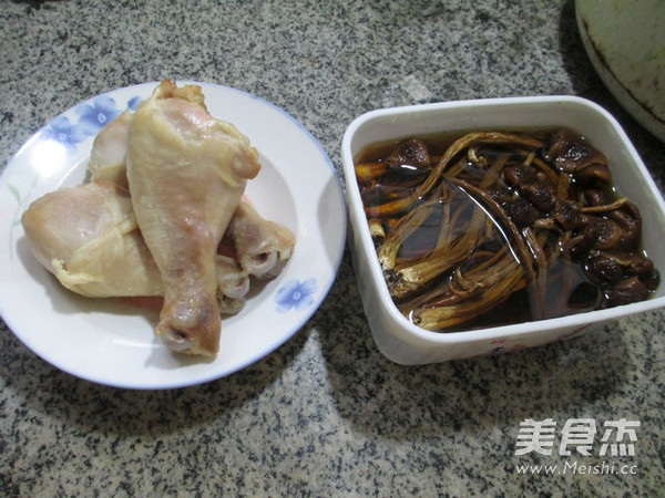 Chicken Drumstick Soup with Tea Tree Mushroom recipe