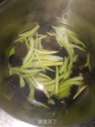 Celery Mixed with Fungus recipe