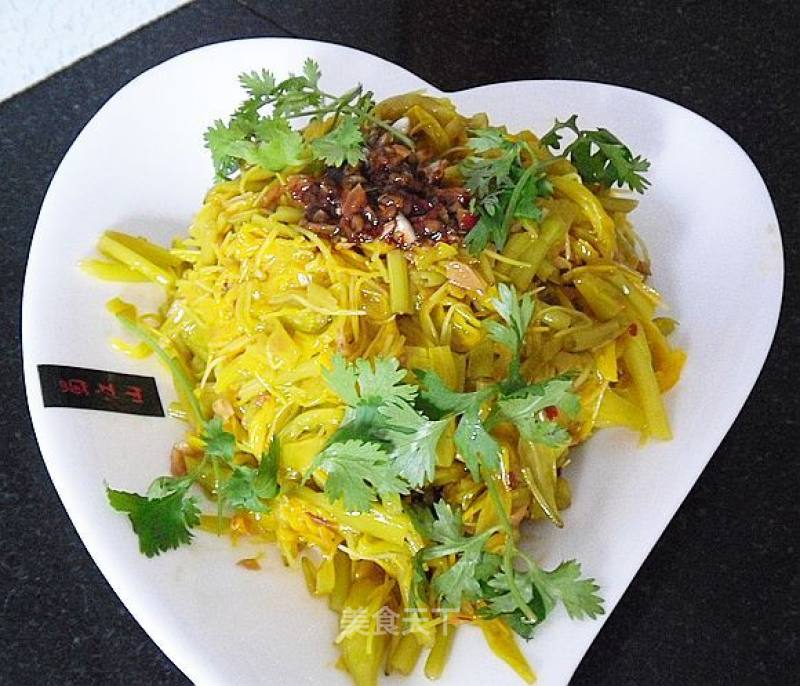 Garlic Pepper Mixed with Yellow Flowers recipe