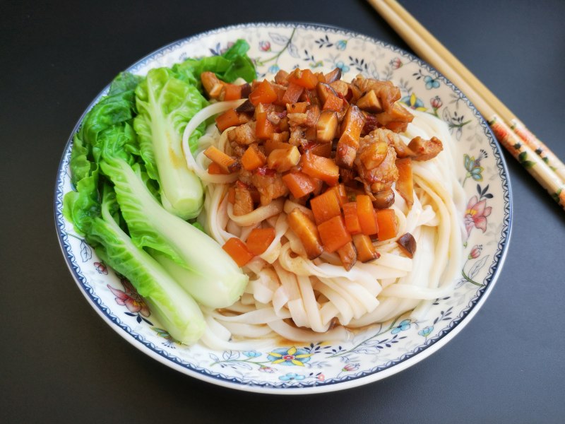 Noodles with Mushroom Meat Sauce