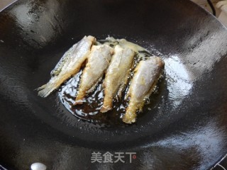 Braised Yellow Croaker with Pickled Vegetables recipe