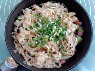 Braised Noodles with Soy Sauce, Potatoes and Sausages recipe