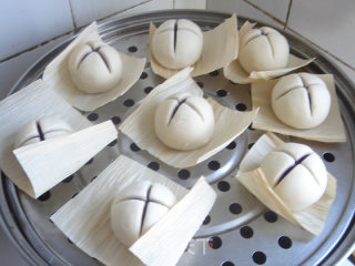 Change The Pattern to Make Steamed Buns---【purple Potato Flowering Buns】 recipe