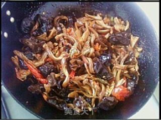 Stir-fried Tripe with Fungus recipe