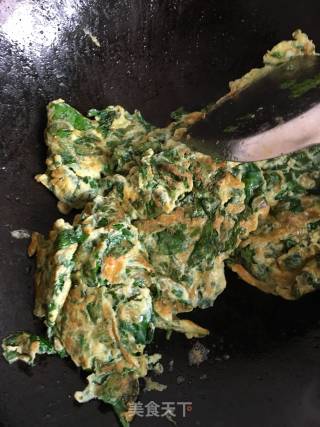 Scrambled Eggs with Celery Leaves recipe