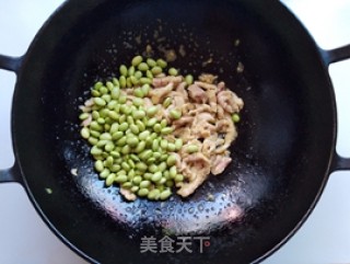 Stir-fried Shredded Pork with Edamame and Green Pepper recipe