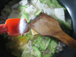 Zucchini Tofu Soup with Minced Meat recipe