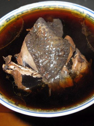 Stewed Black-bone Chicken in Siwu Soup