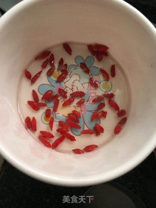 Stewed Chicken Soup with Angelica, Red Dates and Wolfberry recipe