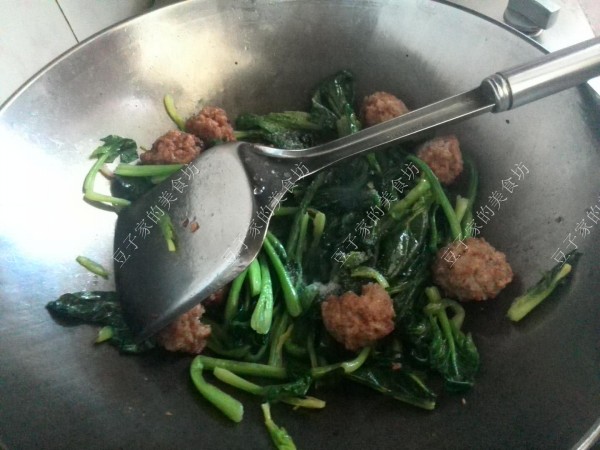 Stir-fried Dumplings with Spinach recipe