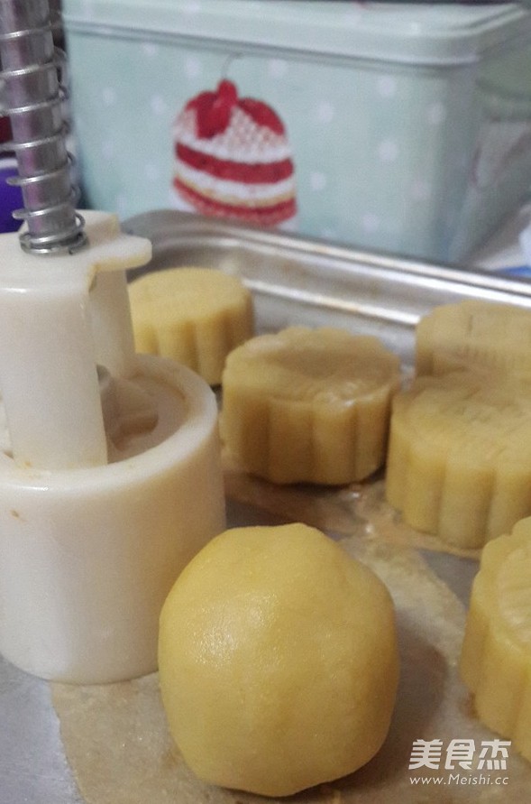 Cantonese Style Durian Moon Cake recipe