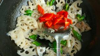 Fried Lotus Root Slices-nourishing Yin and Nourishing Lungs in Autumn recipe