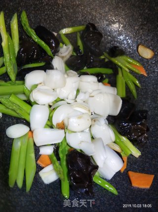 Stir-fried Lily with Asparagus and Fungus recipe