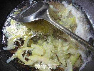 Stir-fried Noodles with Cabbage Egg and Bamboo Shoots recipe