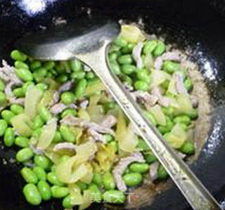 Stir-fried Edamame with Sauerkraut and Lean Pork Shreds recipe