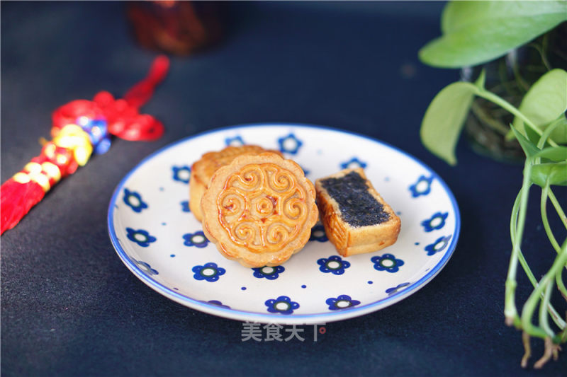 Cantonese Black Sesame Mooncake recipe
