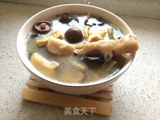 Goji Mushroom and Chicken Thigh Soup recipe