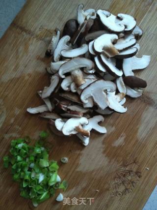 Stir-fried Mushrooms with Milk and White Rape recipe