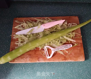 Stir-fried Shredded Pork with Lettuce recipe