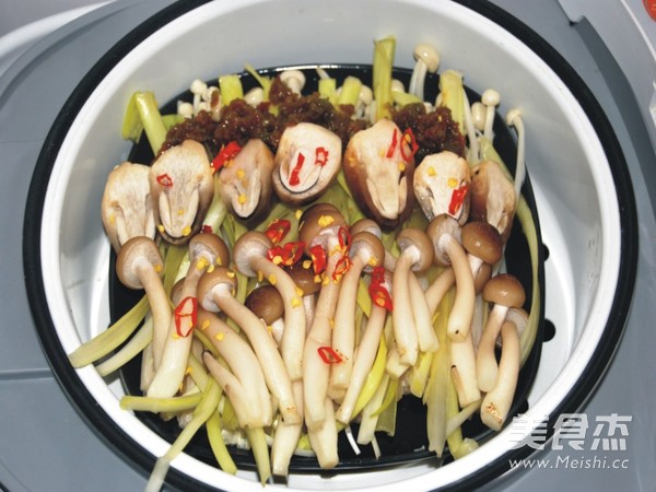 Steamed Leek with Mushrooms and Garlic recipe